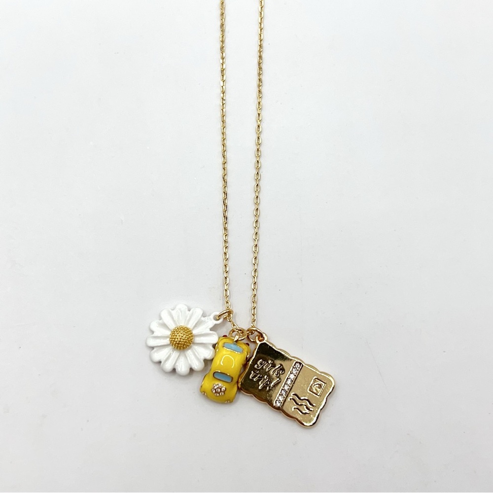 KS839-Kate Spade yellow car and daisy necklace